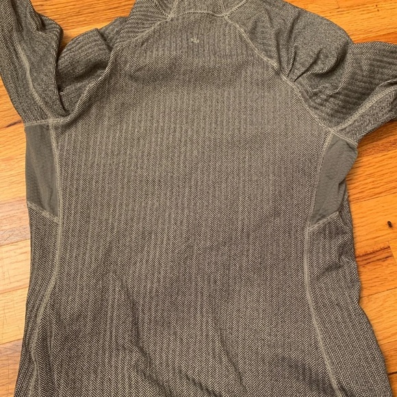 Lululemon gray long sleeve! - Picture 4 of 5